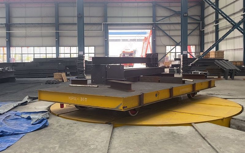 工業(yè)過跨轉(zhuǎn)運(yùn)場景中，有軌道平板車優(yōu)勢明顯